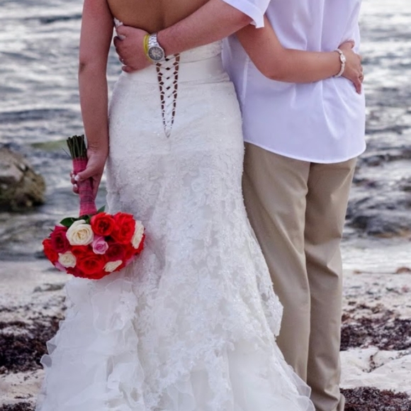 Almost brand new wedding dress!!! - Picture 3 of 9